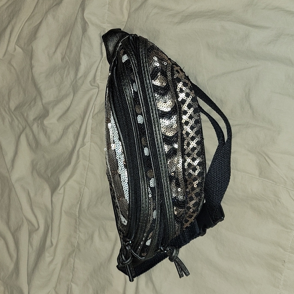 Sequence Fanny pack